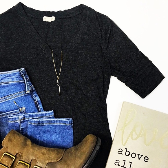 Zenana Outfitters Tops - NWOT [Zenana] Lightweight Half-Sleeve Tee
